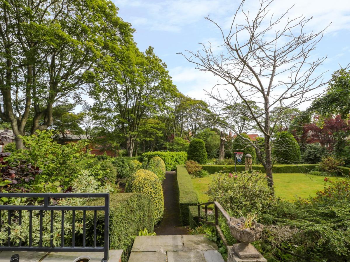 The Manor House Villa Scarborough Exterior photo